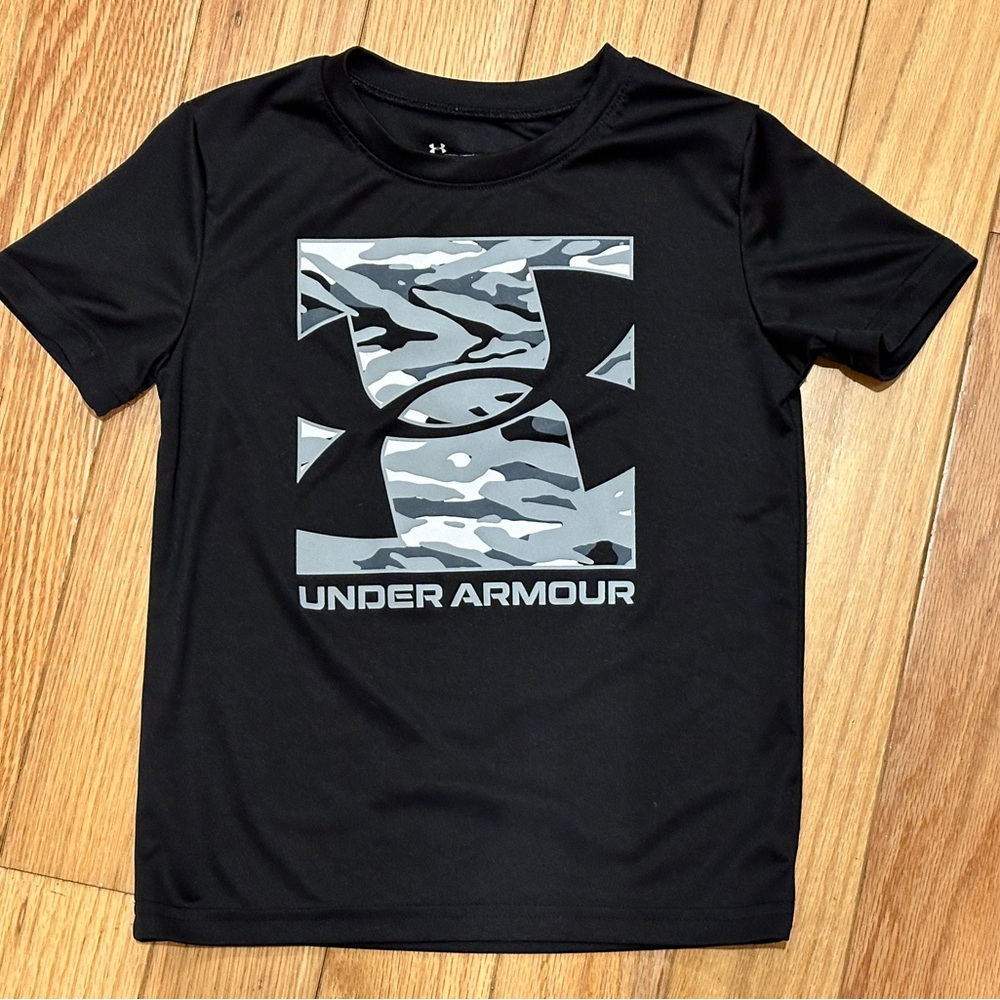 Under Armour Black Short Sleeve Tee with Gray Camo Logo
